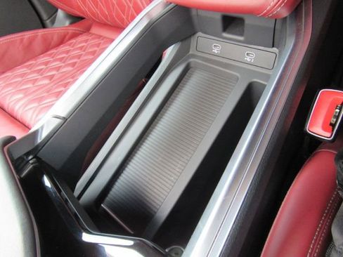 Used 2022 Audi e-tron S Prestige w/ Prestige Package image 56