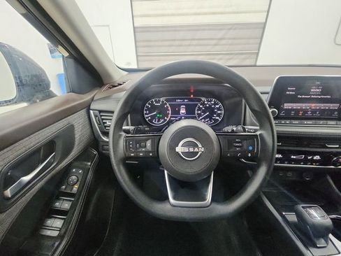 Used 2023 Nissan Rogue SV image 12