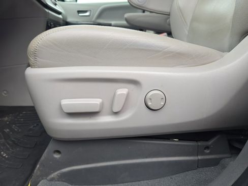 Used 2020 Toyota Sienna XLE Premium image 14