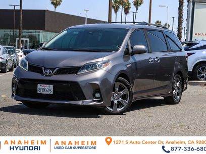 Used 2018 Toyota Sienna SE w/ Carpet Mat Package