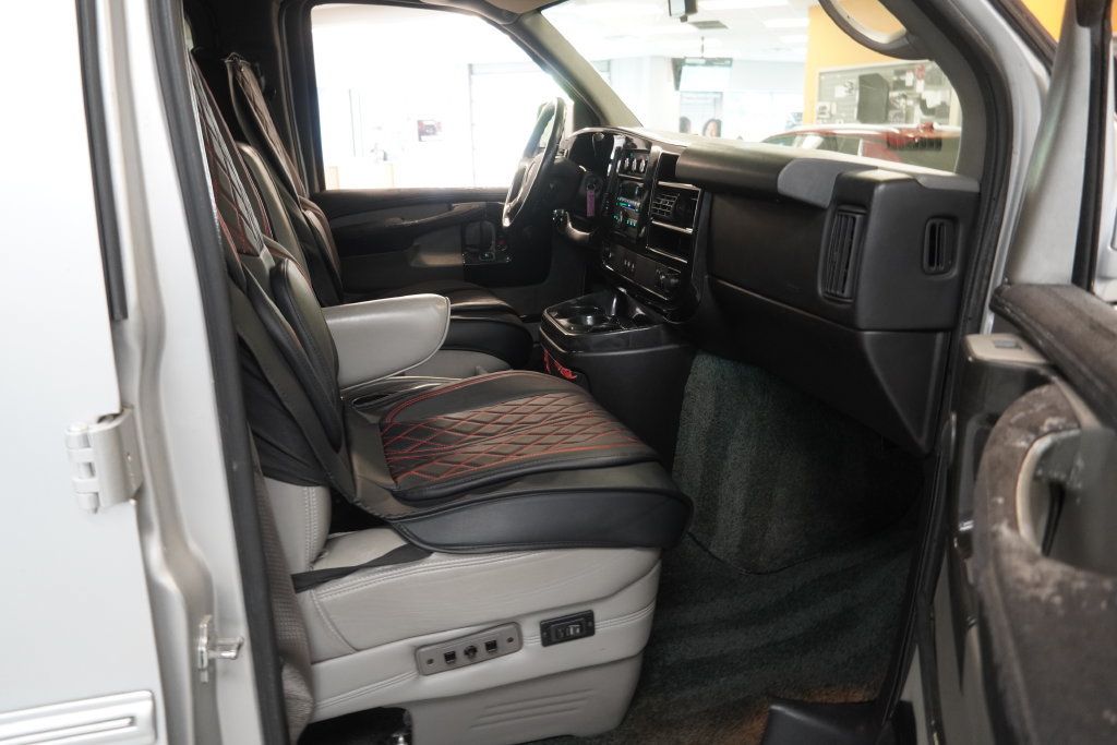 Used 2013 GMC Savana 1500 AWD image 30