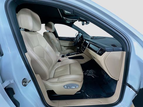Certified 2023 Porsche Macan AWD/4WD image 31