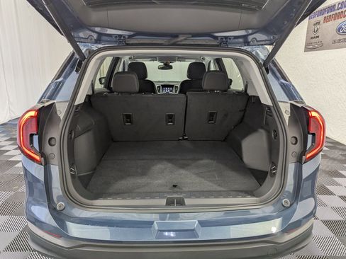 Used 2024 GMC Terrain SLE w/ Driver Convenience Package AWD/4WD image 9