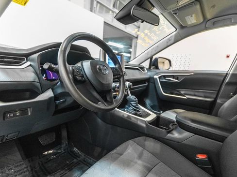 Used 2024 Toyota RAV4 XLE AWD/4WD image 4
