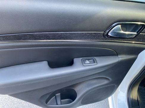 Used 2020 Jeep Grand Cherokee High Altitude image 12