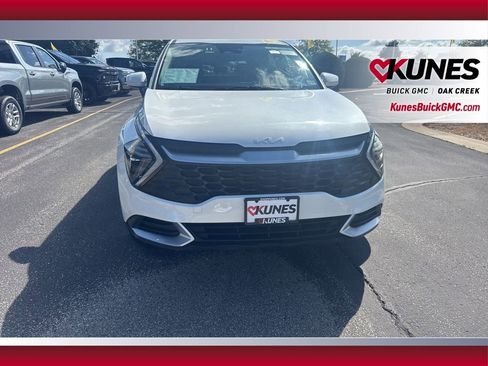 Used 2024 Kia Sportage LX image 3