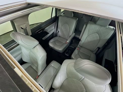 Used 2023 Toyota Highlander Platinum image 22