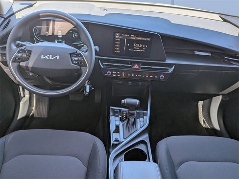 Used 2024 Kia Niro LX image 14