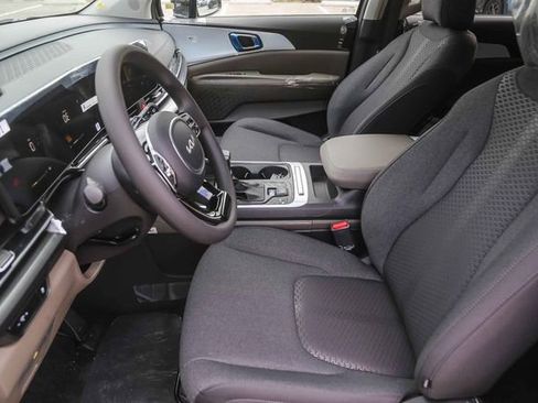 New 2026 Kia Carnival LX FWD image 10