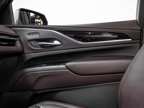 Used 2022 Cadillac Escalade Sport Platinum image 12