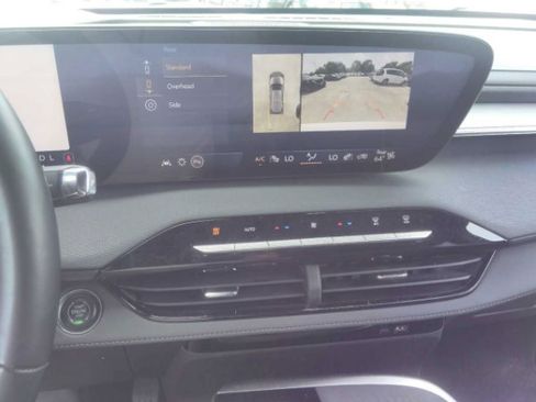 Used 2025 Buick Enclave Preferred AWD/4WD image 8