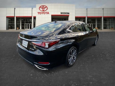 Used 2024 Lexus ES 350 w/ Premium Package image 5
