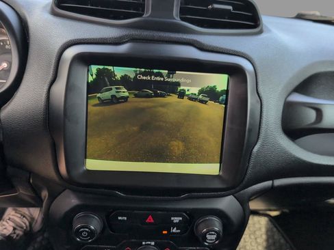 Used 2023 Jeep Renegade Latitude AWD/4WD image 23