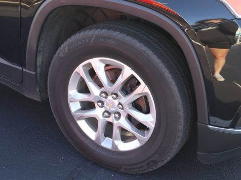 Used 2020 Chevrolet Traverse LT FWD image 7