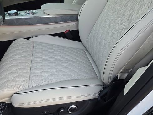 Used 2025 Genesis GV70 3.5T Sport w/ Sport Advanced Package image 19