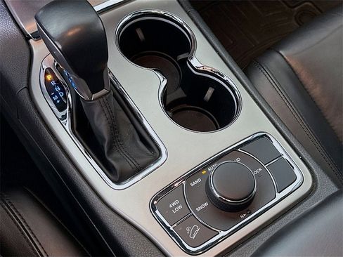 Used 2022 Jeep Grand Cherokee Limited image 11