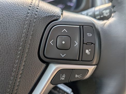 Used 2019 Toyota Highlander XLE FWD image 25