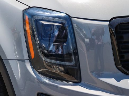 Used 2021 Kia Telluride EX w/ EX Premium Package AWD/4WD image 11