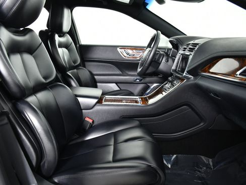 Used 2020 Lincoln Continental image 27