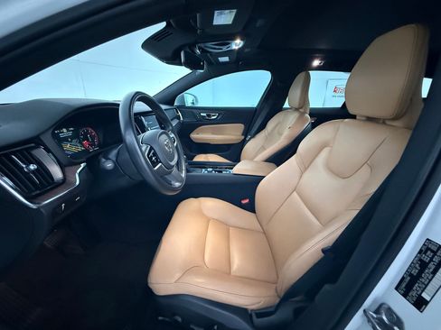 Used 2020 Volvo V60 T5 Momentum FWD image 5