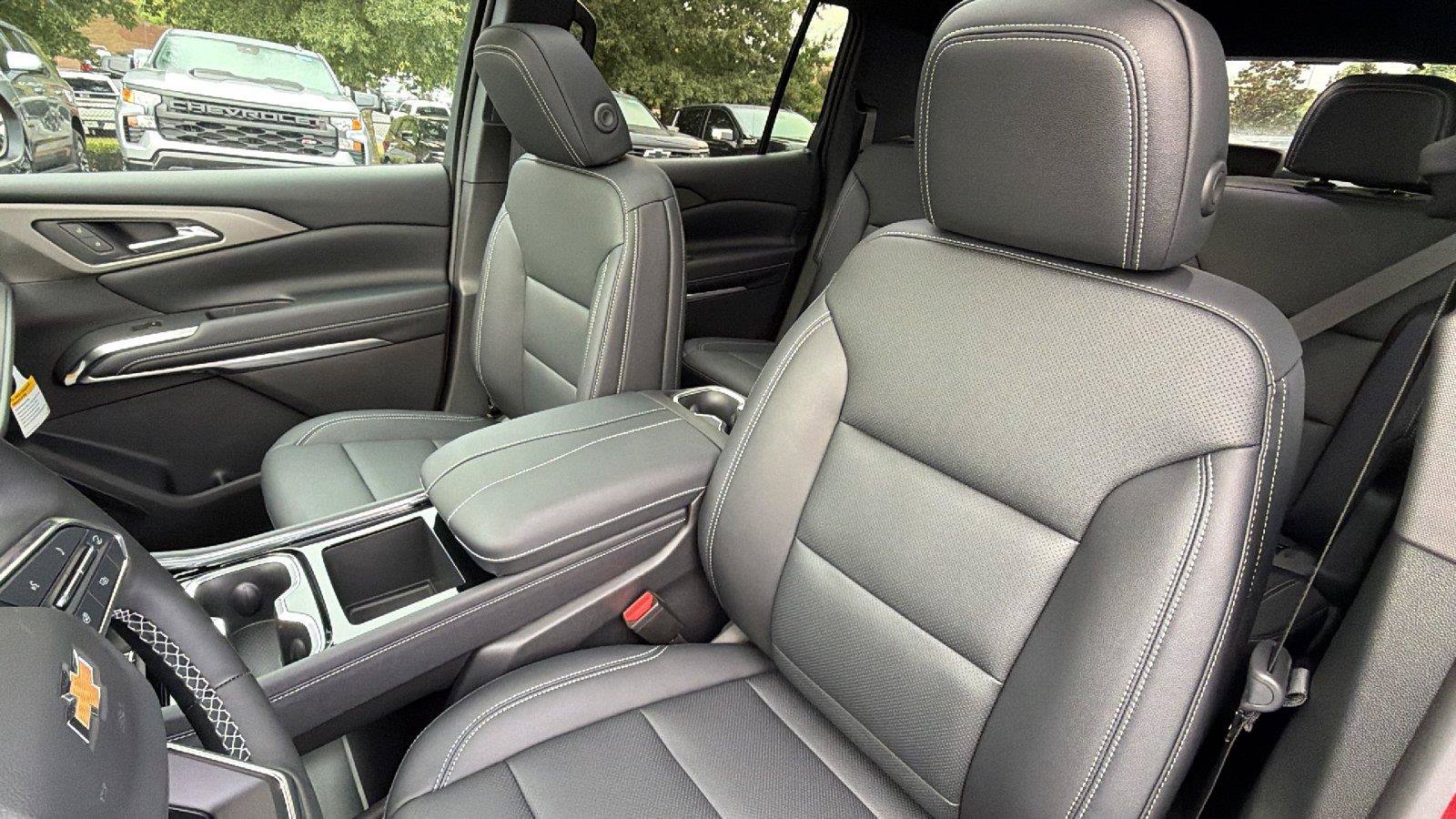 New 2027 Chevrolet Traverse LT w/ Sun and Wheel Package FWD image 5