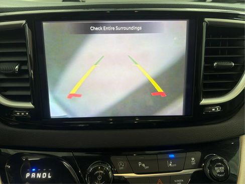Used 2024 Chrysler Pacifica Touring-L FWD image 34