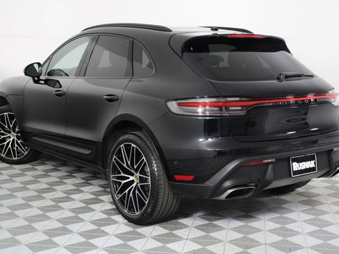Certified 2023 Porsche Macan AWD/4WD image 3