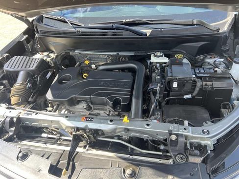 Used 2023 Chevrolet Equinox LT FWD image 9