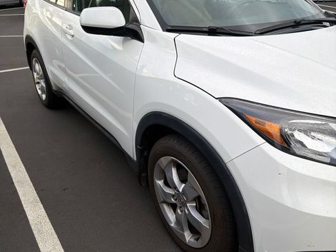 Used 2016 Honda HR-V LX image 3