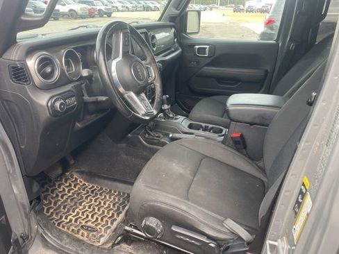 Used 2020 Jeep Wrangler Unlimited Sahara image 9