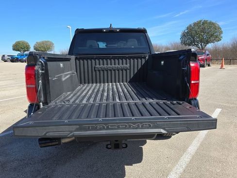 Used 2025 Toyota Tacoma SR5 AWD/4WD image 13