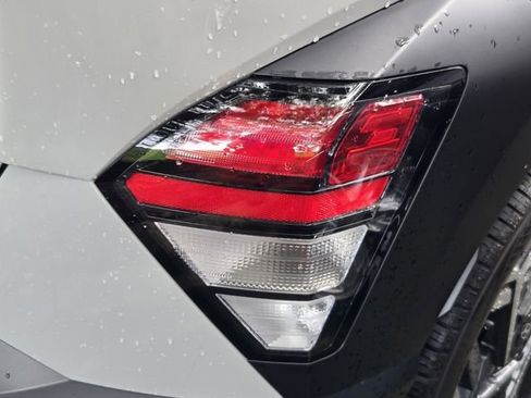 Used 2026 Hyundai Kona SEL Premium FWD image 9