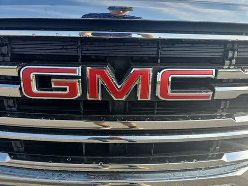 Used 2023 GMC Acadia SLT image 31