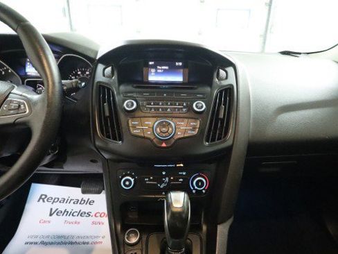 Used 2015 Ford Focus SE w/ SE Sport Package FWD image 12