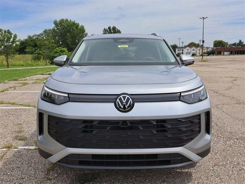 New 2025 Volkswagen Tiguan SE AWD/4WD image 8