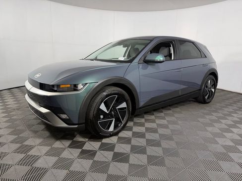 Used 2026 Hyundai Ioniq 5 SE image 3