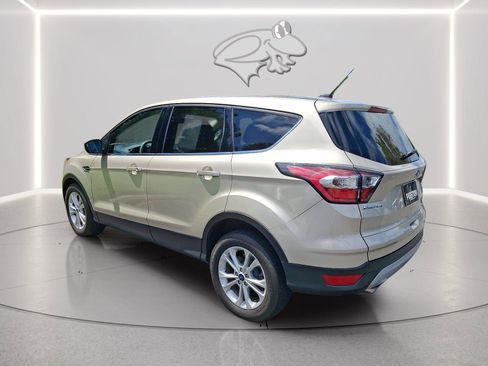 Used 2017 Ford Escape SE FWD image 4