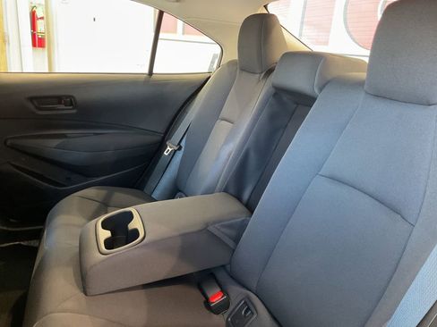 Used 2025 Toyota Corolla LE image 30