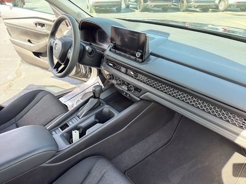Certified 2023 Honda Accord EX image 31