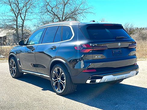 New 2026 BMW X5 xDrive50e w/ Premium Package AWD/4WD image 6