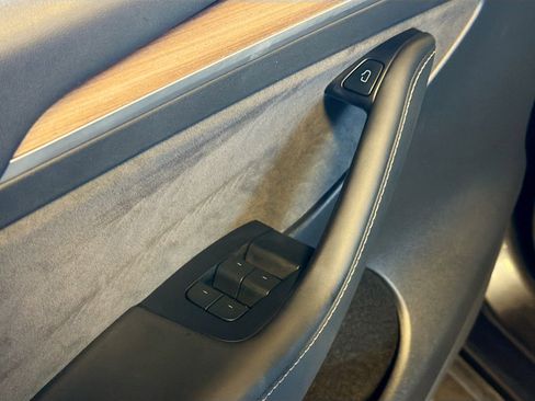 Used 2024 Tesla Model Y Long Range image 15