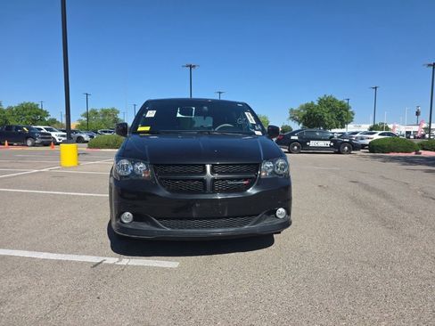 Used 2019 Dodge Grand Caravan SXT w/ Blacktop Package FWD image 10