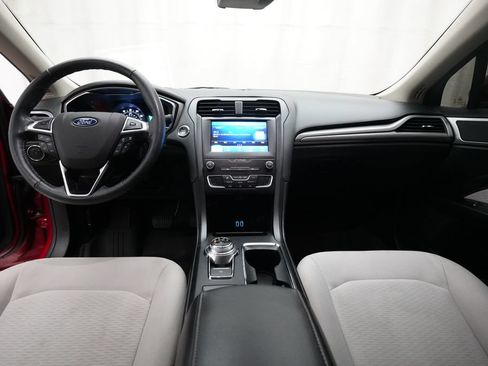 Used 2020 Ford Fusion SE w/ Equipment Group 151A FWD image 5