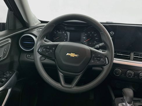 Used 2024 Chevrolet Trax LS w/ LS Convenience Package FWD image 18