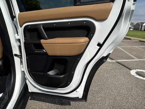 New 2025 Land Rover Defender 130 X-Dynamic SE image 18