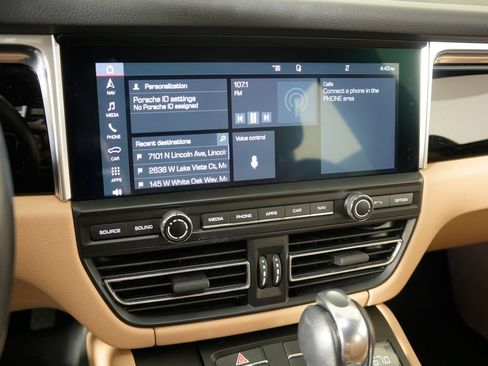 Certified 2021 Porsche Macan AWD/4WD image 31