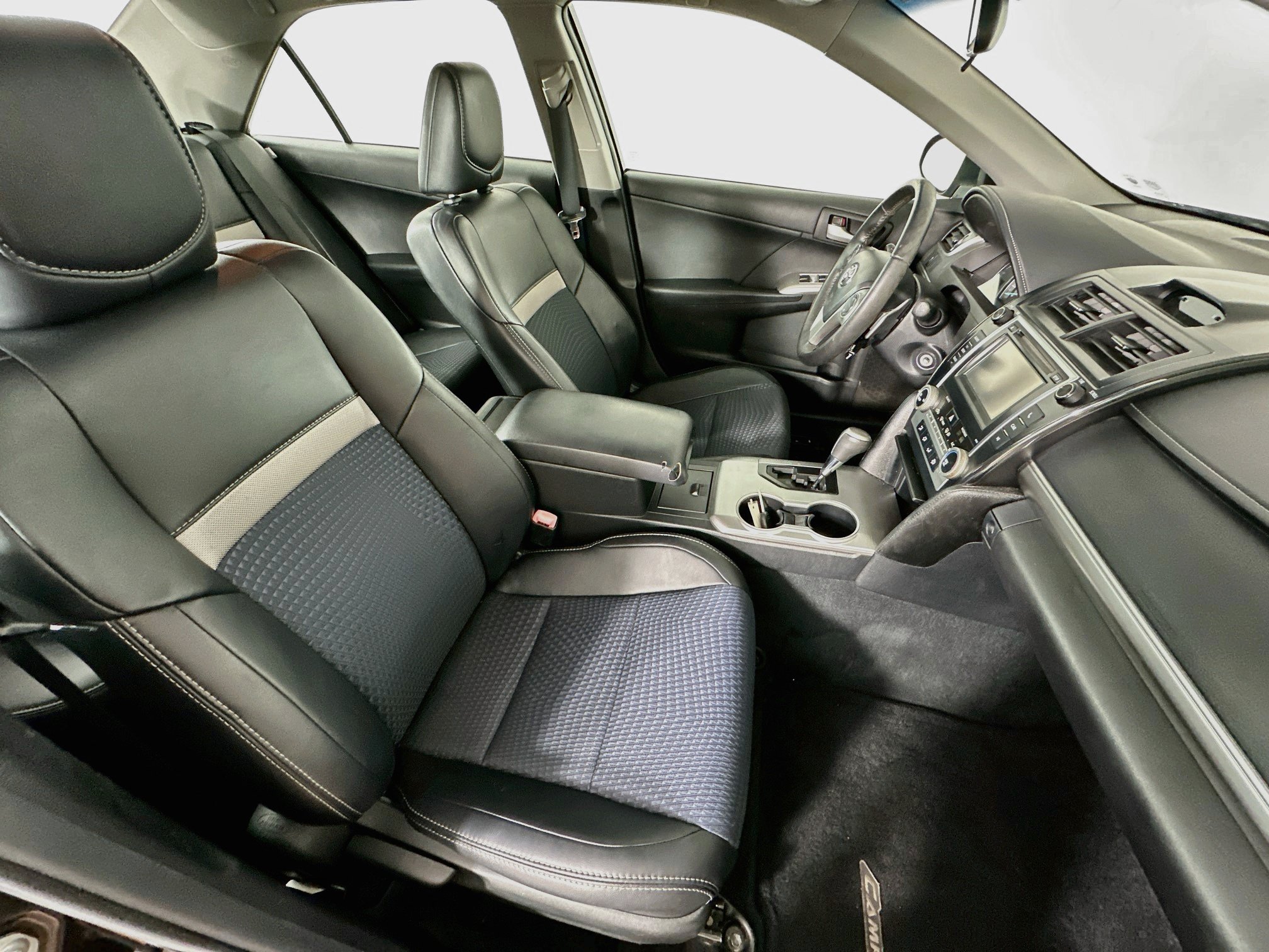 Used 2012 Toyota Camry SE FWD image 27
