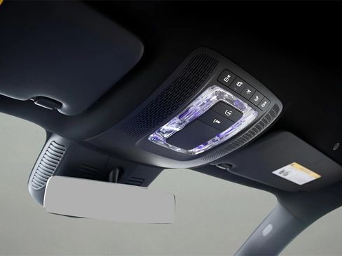 Used 2025 Mercedes-Benz GLB 250 image 24