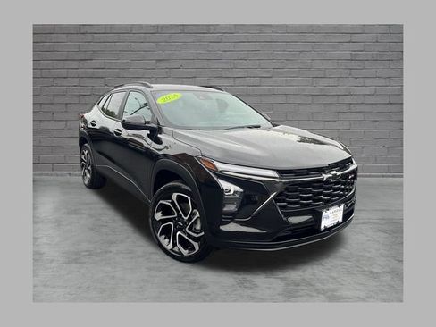 Used 2024 Chevrolet Trax RS FWD image 1