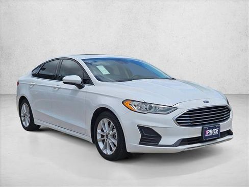 Used 2020 Ford Fusion SE FWD image 3